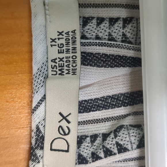 DEX* plus size 1x jacquard v neck top 3/4 sleeve slit sides - Picture 8 of 15